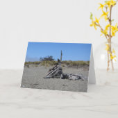 Doranのビーチの流木の芸術 カード (黄色い花)