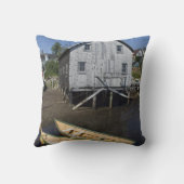 Dory builder, Lunenburg, Nova Scotia，カナダ クッション (裏面)