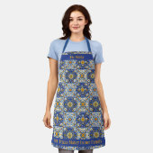 Double‑Text Azulejo Kitchen Apron  エプロン (着用した状態)