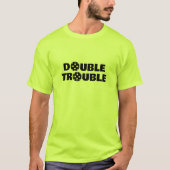 DOUBLE TROUBLE おもしろい pickleball t shirt for teams Tシャツ (正面)