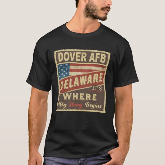 DOVER AFB、DE 私の物語はここからはじまる Tシャツ (正面)