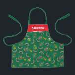 Dr. Seuss | The Grinch | Merry Grinchmas Pattern エプロン<br><div class="desc">The Grinch is back to steal away Christmas and generally make a nuisance of himself in this amazing design! The classic Dr. Seuss character is brought to life with a colorful graphic. This is a funny pattern featuring the green scoundrel, intending to ruin the good festive cheer in Who-ville. This...</div>