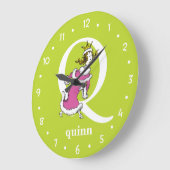 Dr. Seuss's ABC：手紙Q – 白 |名前の追加 ラージ壁時計 (傾斜)