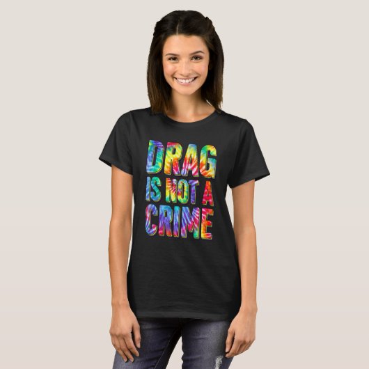Drag Is Not A Crime LGBT Gay Pride Equality Drag Q Tシャツ (正面フル)