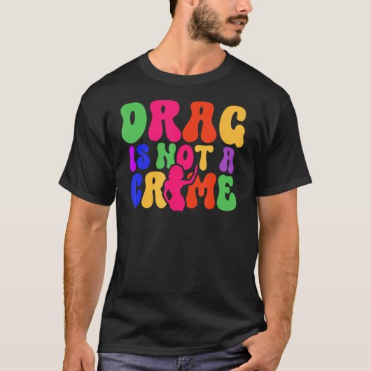 Drag Is Not A Crime LGBT Gay Pride Equality Trans  Tシャツ (正面)