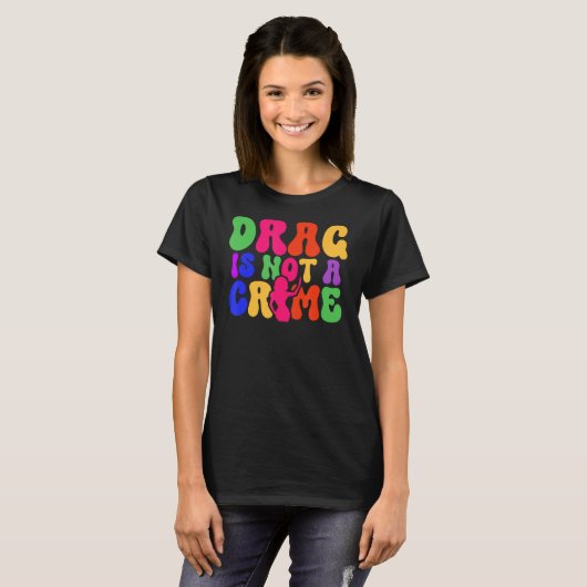 Drag Is Not A Crime LGBT Gay Pride Equality Trans  Tシャツ (正面フル)