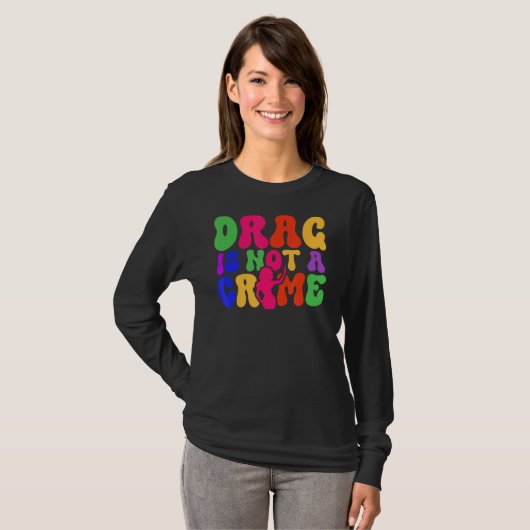 Drag Is Not A Crime LGBT Gay Pride Equality Trans  Tシャツ (正面フル)