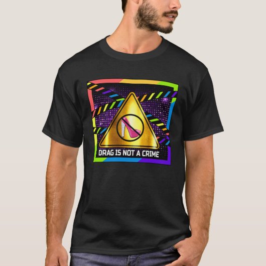 Drag is Not a Crime LGBT Gay Pride Rainbow Equali Tシャツ (正面)