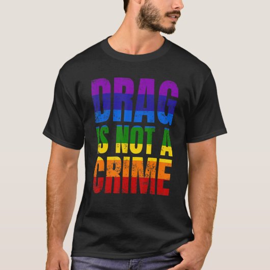 Drag Is Not A Crime LGBT LGBTQ+ Gay Pride Support  Tシャツ (正面)