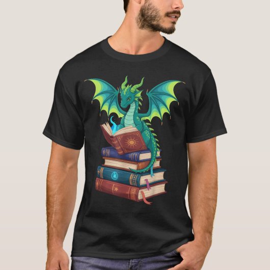 Dragon Reading Books Fantasy Lovers Mythical Creat Tシャツ (正面)