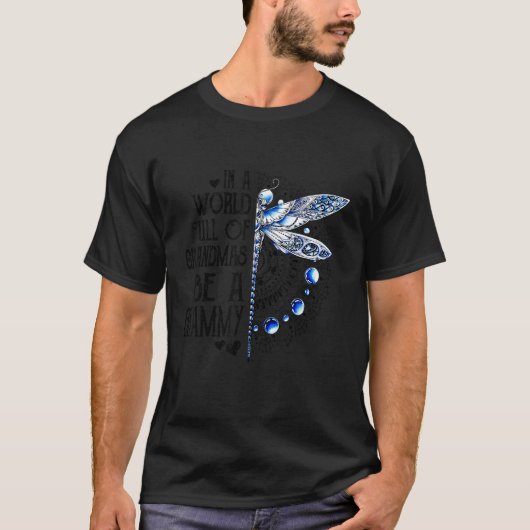 Dragonfly In A World Full Of Grandmas Be A Grammy Tシャツ (正面)