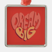 Dream Big:赤いハート強力なスローガン メタルオーナメント (正面)
