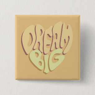 Dream Big:黄色の前向き単語 缶バッジ