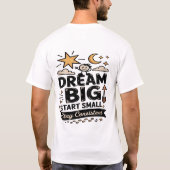 Dream Big Start Small Stay Consistent  Tシャツ (裏面)