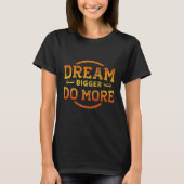 Dream Bigger Do More Motivational Tシャツ (正面)