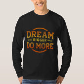 Dream Bigger Do More Motivational Tシャツ (正面)