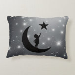 Dream Chaser Cute Minimalist Moon and Star Design アクセントクッション<br><div class="desc">Bring imagination to life with this enchanting minimalist design of a child reaching for a star while standing on the moon. Perfect for kids’ t-shirts, pajamas, towels, and nursery accessories, this artwork inspires dreams, courage, and curiosity. Its clean silhouette fits beautifully on both light and dark fabrics, making it ideal...</div>