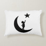 Dream Chaser Cute Minimalist Moon and Star Design アクセントクッション<br><div class="desc">Bring imagination to life with this enchanting minimalist design of a child reaching for a star while standing on the moon. Perfect for kids’ t-shirts, pajamas, towels, and nursery accessories, this artwork inspires dreams, courage, and curiosity. Its clean silhouette fits beautifully on both light and dark fabrics, making it ideal...</div>