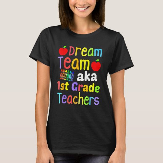 Dream Team AKA 1st Grade Teachers Cute Crayon Back Tシャツ (正面)
