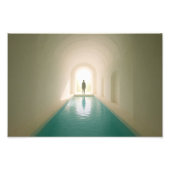 Dreamcoreスイミングプールとエンティティ – リミナル フォトプリント            (正面)