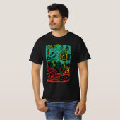 Dreams on Rewind – Surreal Retro Alligator TV Art Tシャツ (正面フル)