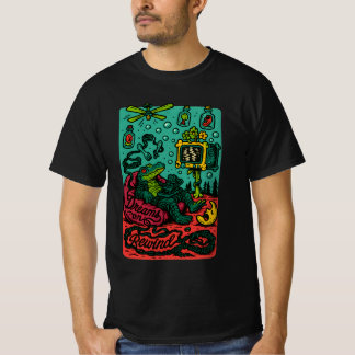 Dreams on Rewind – Surreal Retro Alligator TV Art Tシャツ