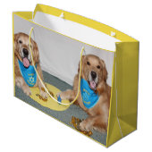 Dreidelハヌカーを遊んでいるゴールデン・リトリーバー ラージペーパーバッグ (裏面アングル)