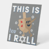 Dreidel Menorah Funny Hanukkah Gift This Is How I 台座サイン (正面)