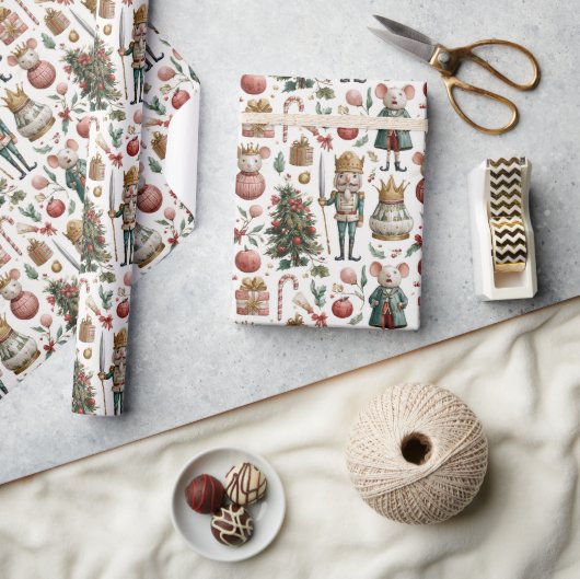 Dressed-Up Mice and Baubles ラッピングペーパー (クラフト)