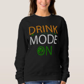 Drink Mode On St Patricks Day Drinking Squad Irish スウェットシャツ (正面)