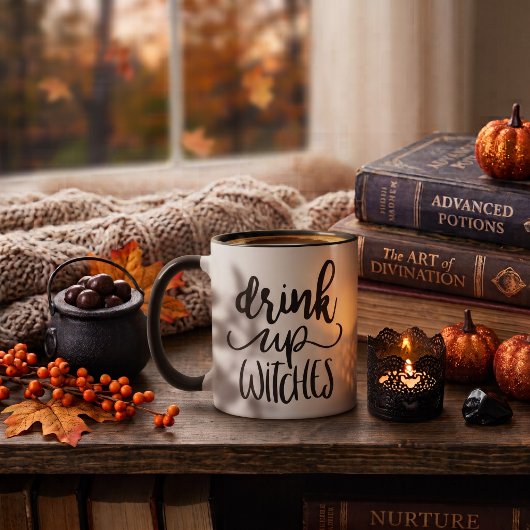 Drink Up Witches 楽しいハロウィンの筆記体の引用 マグカップ