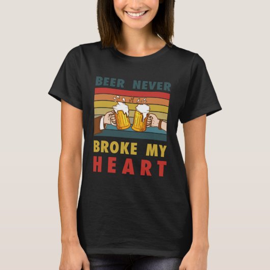 drinking  Beer never broke my heart Tシャツ (正面)