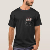 Drinking Gnomes with Santa Claus hat in Pocket  Tシャツ (正面)
