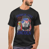 Drinking Like Lincoln 4th Of July Men Abraham Meri Tシャツ (正面)