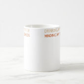Drinking My Water Minding My Business コーヒーマグカップ (中央)
