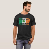 Drinks Well With Others Irish Flag St Patricks Day Tシャツ (正面フル)