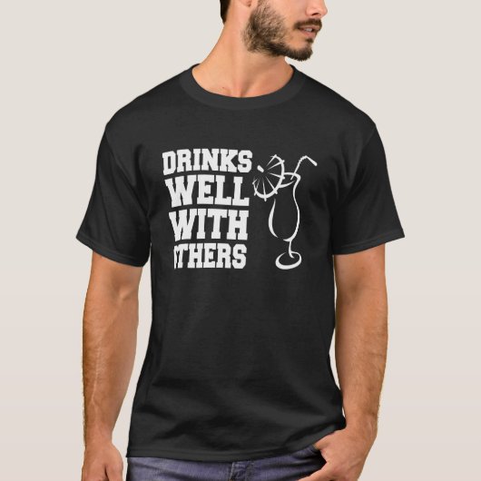 Drinks Well With Others Party Bartender Tシャツ (正面)