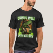 Drinks Well With Others Tシャツ (正面)