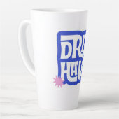 Drip Haus - レトロで遊び心のあるロゴ カフェラテマグ (左アングル)