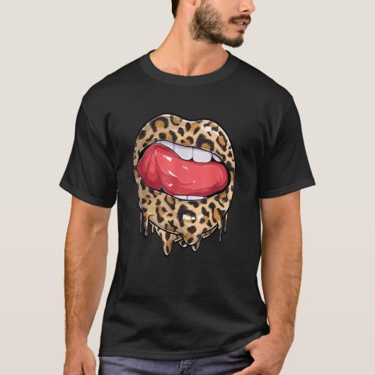 Dripping Lips Kiss Leopard Cheetah Print Funny  Tシャツ (正面)