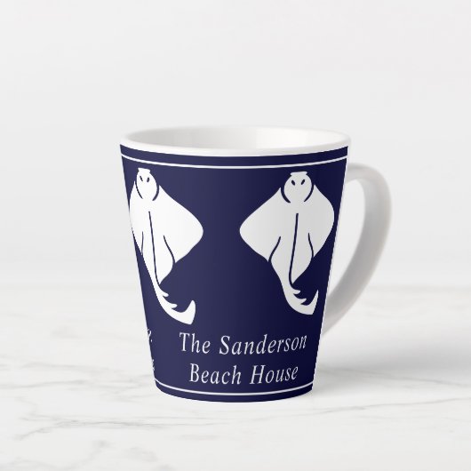 Drk Navy Blue沿岸航海ののStingray Manta Ray カフェラテマグ (右アングル)