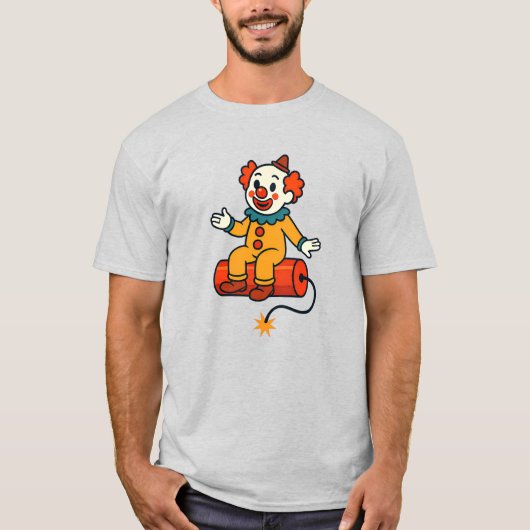 Drôle de clown assis sur une dynamite fictive. tシャツ (正面)