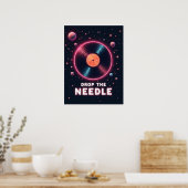 Drop the Needle – レトロなビニールレコードが宇宙を漂う ポスター (キッチン)