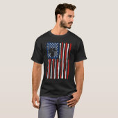 Drumming Drummer American USA Flag 4th Of July Men Tシャツ (正面フル)