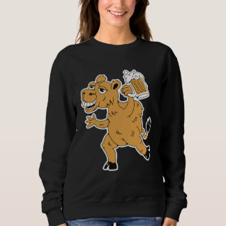 Drunk brown camel with beer for party holidays スウェットシャツ