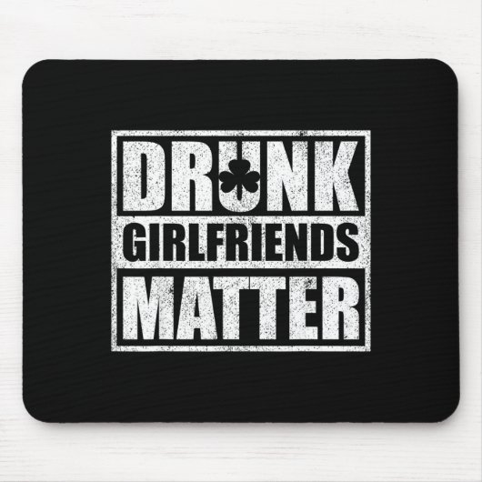 Drunk Girlfriends Funny Couple St Patricks Day 202 マウスパッド (正面)