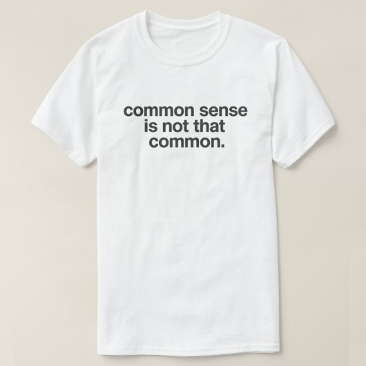 Dry Wit Quote "Common Sense Is Not That Common" Tシャツ (デザイン正面)