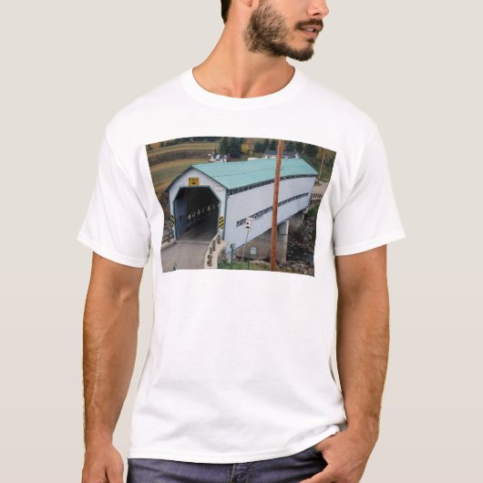 Du Faubourg Bridge、ケベック、カナダ Tシャツ (正面)