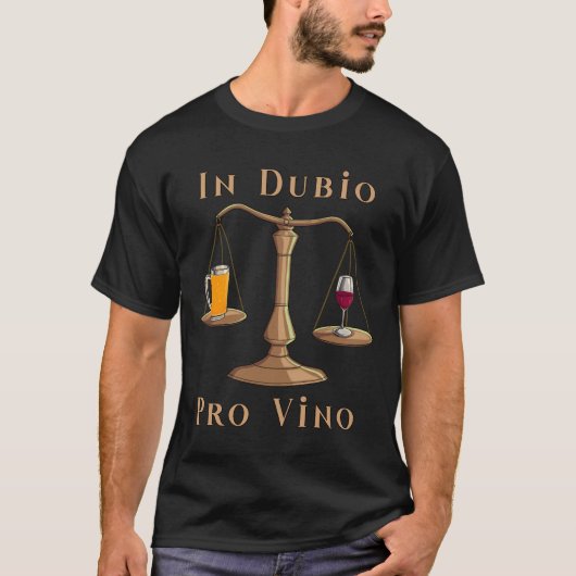 Dubio Pro Vinoのビールよりワインの方が良い Tシャツ (正面)