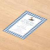 Duck Blue Gingham Baby Shower アクリル招待状 (レイダウン)